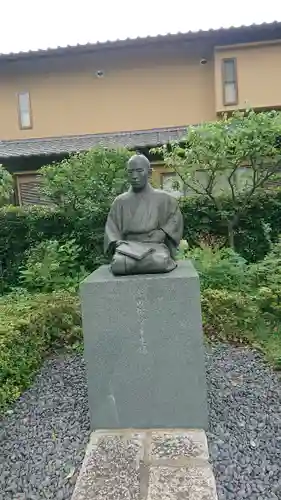 松陰神社の像