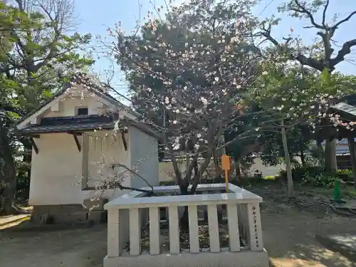 佐太神社(佐太天神宮)の{uncategorized: "未分類", other: "その他", undefined: "問題あり", building: "その他建物", grave: "お墓", sacred_gate: "鳥居", guardian: "狛犬", statue: "像", buddha: "仏像", history: "歴史", nature: "自然", garden: "庭園", animal: "動物", pagoda: "塔", temizu: "手水舎", mountain_gate: "山門・神門", sanctuary: "本殿・本堂", subordinate: "末社・摂社", art: "芸術", scenery: "景色", jizo: "地蔵", ema: "絵馬", goshuin: "御朱印", omikuji: "おみくじ", items: "授与品その他", amulet: "お守り", goshuincho: "御朱印帳", eats: "食事", festival: "お祭り", votive_dance: "神楽", shichigosan: "七五三参", wedding: "結婚式", experience: "体験その他", initially: "初詣", around: "周辺", anti_infection: "感染症対策"}