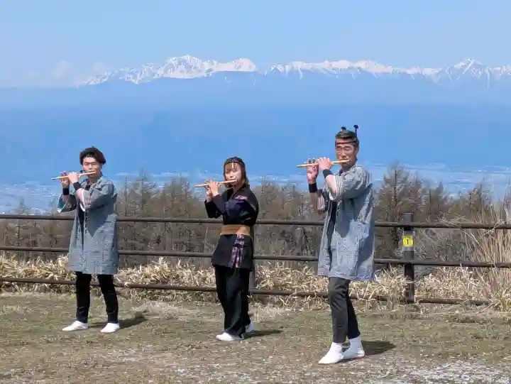 諏訪大社の{uncategorized: "未分類", other: "その他", undefined: "問題あり", building: "その他建物", grave: "お墓", sacred_gate: "鳥居", guardian: "狛犬", statue: "像", buddha: "仏像", history: "歴史", nature: "自然", garden: "庭園", animal: "動物", pagoda: "塔", temizu: "手水舎", mountain_gate: "山門・神門", sanctuary: "本殿・本堂", subordinate: "末社・摂社", art: "芸術", scenery: "景色", jizo: "地蔵", ema: "絵馬", goshuin: "御朱印", omikuji: "おみくじ", items: "授与品その他", amulet: "お守り", goshuincho: "御朱印帳", eats: "食事", festival: "お祭り", votive_dance: "神楽", shichigosan: "七五三参", wedding: "結婚式", experience: "体験その他", initially: "初詣", around: "周辺", anti_infection: "感染症対策"}