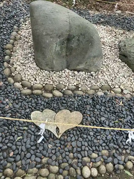 堤治神社の{uncategorized: "未分類", other: "その他", undefined: "問題あり", building: "その他建物", grave: "お墓", sacred_gate: "鳥居", guardian: "狛犬", statue: "像", buddha: "仏像", history: "歴史", nature: "自然", garden: "庭園", animal: "動物", pagoda: "塔", temizu: "手水舎", mountain_gate: "山門・神門", sanctuary: "本殿・本堂", subordinate: "末社・摂社", art: "芸術", scenery: "景色", jizo: "地蔵", ema: "絵馬", goshuin: "御朱印", omikuji: "おみくじ", items: "授与品その他", amulet: "お守り", goshuincho: "御朱印帳", eats: "食事", festival: "お祭り", votive_dance: "神楽", shichigosan: "七五三参", wedding: "結婚式", experience: "体験その他", initially: "初詣", around: "周辺", anti_infection: "感染症対策"}
