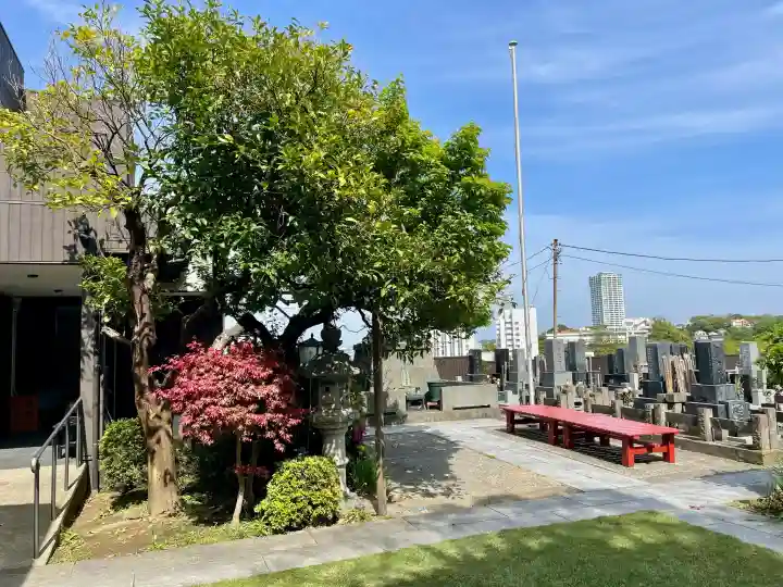 萬藏寺の{uncategorized: "未分類", other: "その他", undefined: "問題あり", building: "その他建物", grave: "お墓", sacred_gate: "鳥居", guardian: "狛犬", statue: "像", buddha: "仏像", history: "歴史", nature: "自然", garden: "庭園", animal: "動物", pagoda: "塔", temizu: "手水舎", mountain_gate: "山門・神門", sanctuary: "本殿・本堂", subordinate: "末社・摂社", art: "芸術", scenery: "景色", jizo: "地蔵", ema: "絵馬", goshuin: "御朱印", omikuji: "おみくじ", items: "授与品その他", amulet: "お守り", goshuincho: "御朱印帳", eats: "食事", festival: "お祭り", votive_dance: "神楽", shichigosan: "七五三参", wedding: "結婚式", experience: "体験その他", initially: "初詣", around: "周辺", anti_infection: "感染症対策"}