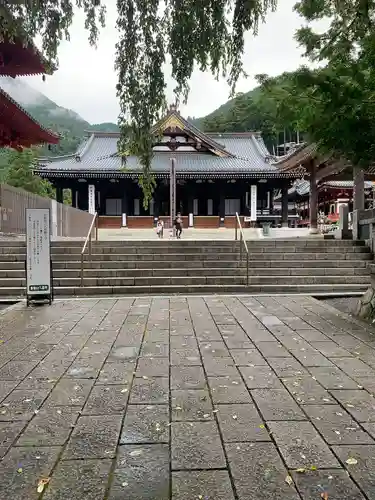 久遠寺の本殿・本堂