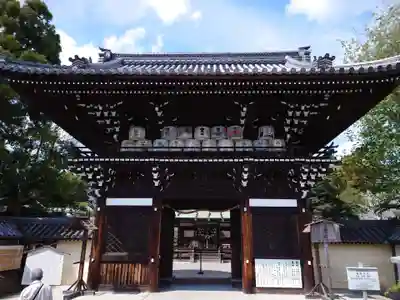 梅宮大社の山門・神門