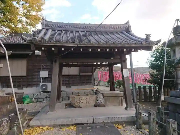 牟山神社の手水舎
