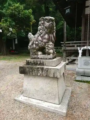 四所神社の狛犬