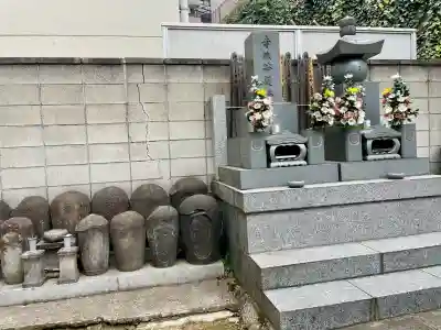 圓乘寺の{uncategorized: "未分類", other: "その他", undefined: "問題あり", building: "その他建物", grave: "お墓", sacred_gate: "鳥居", guardian: "狛犬", statue: "像", buddha: "仏像", history: "歴史", nature: "自然", garden: "庭園", animal: "動物", pagoda: "塔", temizu: "手水舎", mountain_gate: "山門・神門", sanctuary: "本殿・本堂", subordinate: "末社・摂社", art: "芸術", scenery: "景色", jizo: "地蔵", ema: "絵馬", goshuin: "御朱印", omikuji: "おみくじ", items: "授与品その他", amulet: "お守り", goshuincho: "御朱印帳", eats: "食事", festival: "お祭り", votive_dance: "神楽", shichigosan: "七五三参", wedding: "結婚式", experience: "体験その他", initially: "初詣", around: "周辺", anti_infection: "感染症対策"}