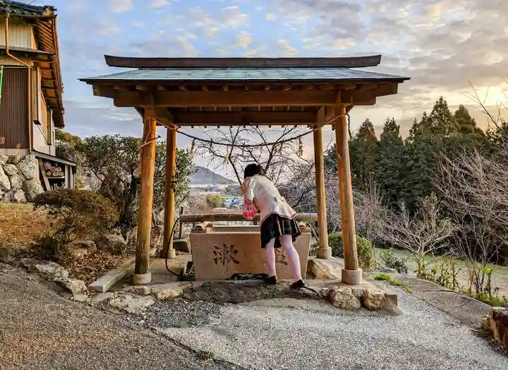 稲荷社の手水舎