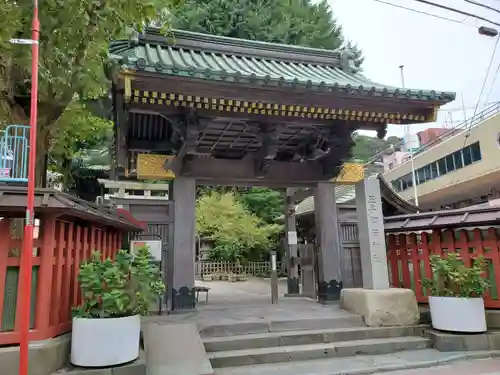 王子稲荷神社の山門