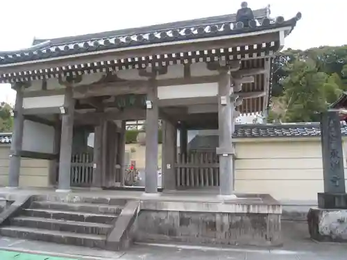 東栄寺の山門