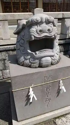 石濱神社の像