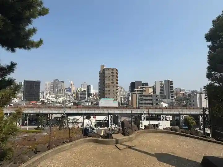 品川神社の{uncategorized: "未分類", other: "その他", undefined: "問題あり", building: "その他建物", grave: "お墓", sacred_gate: "鳥居", guardian: "狛犬", statue: "像", buddha: "仏像", history: "歴史", nature: "自然", garden: "庭園", animal: "動物", pagoda: "塔", temizu: "手水舎", mountain_gate: "山門・神門", sanctuary: "本殿・本堂", subordinate: "末社・摂社", art: "芸術", scenery: "景色", jizo: "地蔵", ema: "絵馬", goshuin: "御朱印", omikuji: "おみくじ", items: "授与品その他", amulet: "お守り", goshuincho: "御朱印帳", eats: "食事", festival: "お祭り", votive_dance: "神楽", shichigosan: "七五三参", wedding: "結婚式", experience: "体験その他", initially: "初詣", around: "周辺", anti_infection: "感染症対策"}