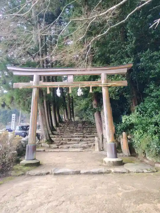神魂神社の{uncategorized: "未分類", other: "その他", undefined: "問題あり", building: "その他建物", grave: "お墓", sacred_gate: "鳥居", guardian: "狛犬", statue: "像", buddha: "仏像", history: "歴史", nature: "自然", garden: "庭園", animal: "動物", pagoda: "塔", temizu: "手水舎", mountain_gate: "山門・神門", sanctuary: "本殿・本堂", subordinate: "末社・摂社", art: "芸術", scenery: "景色", jizo: "地蔵", ema: "絵馬", goshuin: "御朱印", omikuji: "おみくじ", items: "授与品その他", amulet: "お守り", goshuincho: "御朱印帳", eats: "食事", festival: "お祭り", votive_dance: "神楽", shichigosan: "七五三参", wedding: "結婚式", experience: "体験その他", initially: "初詣", around: "周辺", anti_infection: "感染症対策"}