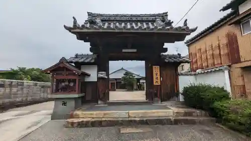 栄運院の山門