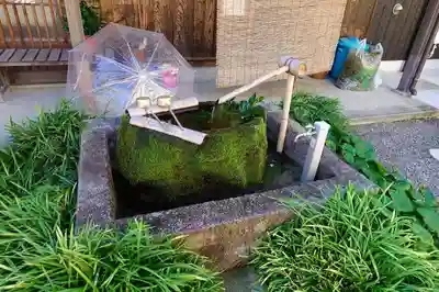 鎌達稲荷神社の手水舎