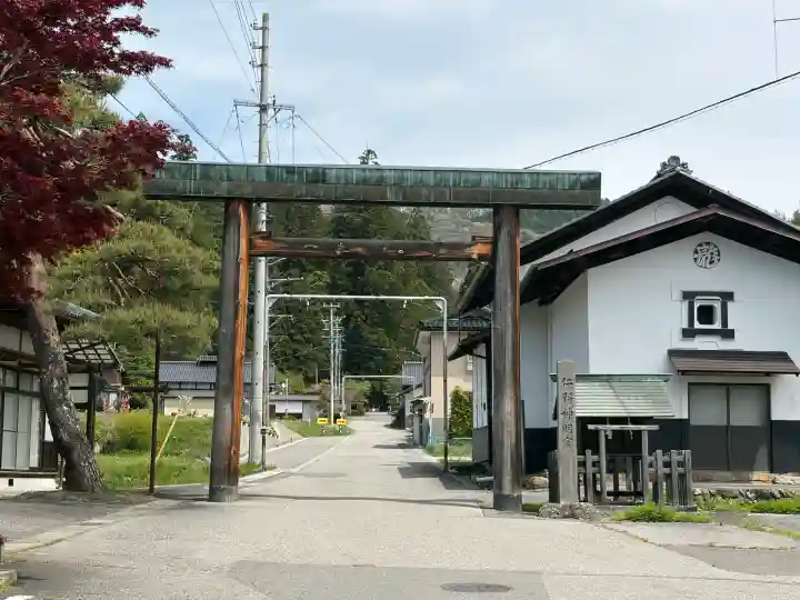 仁科神明宮の{uncategorized: "未分類", other: "その他", undefined: "問題あり", building: "その他建物", grave: "お墓", sacred_gate: "鳥居", guardian: "狛犬", statue: "像", buddha: "仏像", history: "歴史", nature: "自然", garden: "庭園", animal: "動物", pagoda: "塔", temizu: "手水舎", mountain_gate: "山門・神門", sanctuary: "本殿・本堂", subordinate: "末社・摂社", art: "芸術", scenery: "景色", jizo: "地蔵", ema: "絵馬", goshuin: "御朱印", omikuji: "おみくじ", items: "授与品その他", amulet: "お守り", goshuincho: "御朱印帳", eats: "食事", festival: "お祭り", votive_dance: "神楽", shichigosan: "七五三参", wedding: "結婚式", experience: "体験その他", initially: "初詣", around: "周辺", anti_infection: "感染症対策"}