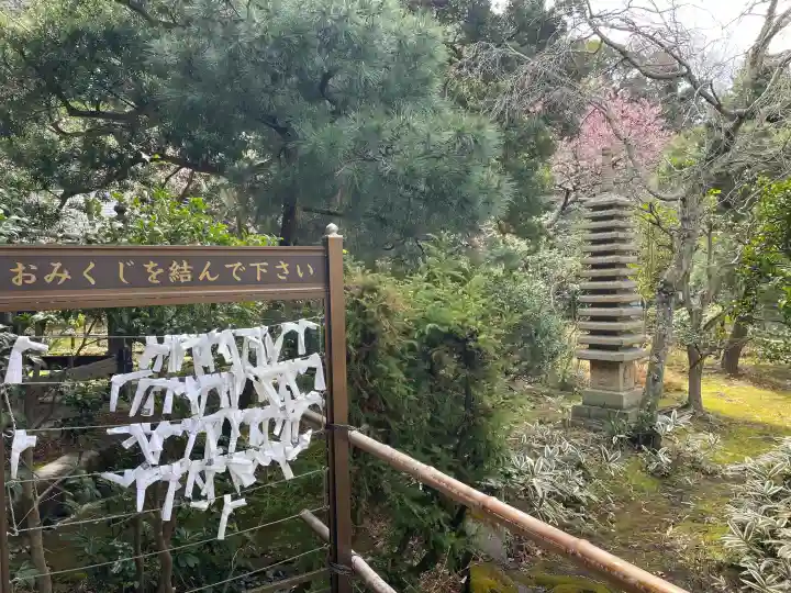 妙法寺の{uncategorized: "未分類", other: "その他", undefined: "問題あり", building: "その他建物", grave: "お墓", sacred_gate: "鳥居", guardian: "狛犬", statue: "像", buddha: "仏像", history: "歴史", nature: "自然", garden: "庭園", animal: "動物", pagoda: "塔", temizu: "手水舎", mountain_gate: "山門・神門", sanctuary: "本殿・本堂", subordinate: "末社・摂社", art: "芸術", scenery: "景色", jizo: "地蔵", ema: "絵馬", goshuin: "御朱印", omikuji: "おみくじ", items: "授与品その他", amulet: "お守り", goshuincho: "御朱印帳", eats: "食事", festival: "お祭り", votive_dance: "神楽", shichigosan: "七五三参", wedding: "結婚式", experience: "体験その他", initially: "初詣", around: "周辺", anti_infection: "感染症対策"}