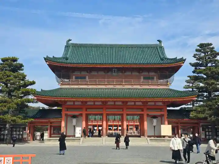 平安神宮の{uncategorized: "未分類", other: "その他", undefined: "問題あり", building: "その他建物", grave: "お墓", sacred_gate: "鳥居", guardian: "狛犬", statue: "像", buddha: "仏像", history: "歴史", nature: "自然", garden: "庭園", animal: "動物", pagoda: "塔", temizu: "手水舎", mountain_gate: "山門・神門", sanctuary: "本殿・本堂", subordinate: "末社・摂社", art: "芸術", scenery: "景色", jizo: "地蔵", ema: "絵馬", goshuin: "御朱印", omikuji: "おみくじ", items: "授与品その他", amulet: "お守り", goshuincho: "御朱印帳", eats: "食事", festival: "お祭り", votive_dance: "神楽", shichigosan: "七五三参", wedding: "結婚式", experience: "体験その他", initially: "初詣", around: "周辺", anti_infection: "感染症対策"}