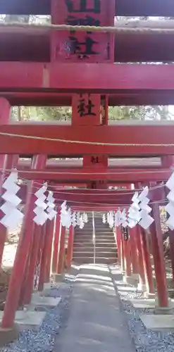 新屋山神社の鳥居