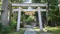 雄山神社中宮祈願殿の鳥居