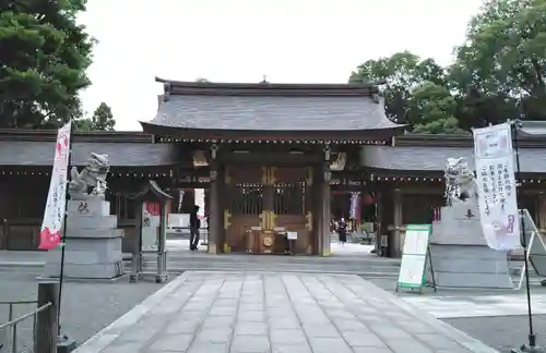 亀ケ池八幡宮の山門・神門