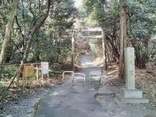 氷上姉子神社（熱田神宮摂社）の鳥居