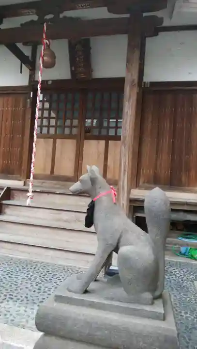 感應稲荷神社の狛犬