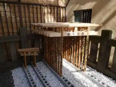 被官稲荷神社の鳥居