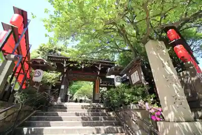 豊川稲荷東京別院の山門・神門