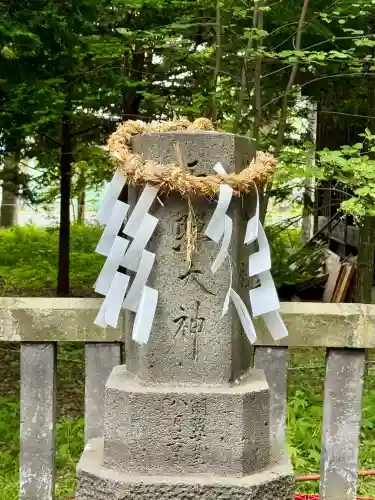 八幡愛宕神社（旭川神社）の{uncategorized: "未分類", other: "その他", undefined: "問題あり", building: "その他建物", grave: "お墓", sacred_gate: "鳥居", guardian: "狛犬", statue: "像", buddha: "仏像", history: "歴史", nature: "自然", garden: "庭園", animal: "動物", pagoda: "塔", temizu: "手水舎", mountain_gate: "山門・神門", sanctuary: "本殿・本堂", subordinate: "末社・摂社", art: "芸術", scenery: "景色", jizo: "地蔵", ema: "絵馬", goshuin: "御朱印", omikuji: "おみくじ", items: "授与品その他", amulet: "お守り", goshuincho: "御朱印帳", eats: "食事", festival: "お祭り", votive_dance: "神楽", shichigosan: "七五三参", wedding: "結婚式", experience: "体験その他", initially: "初詣", around: "周辺", anti_infection: "感染症対策"}