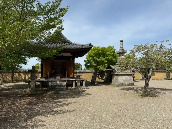 新薬師寺の{uncategorized: "未分類", other: "その他", undefined: "問題あり", building: "その他建物", grave: "お墓", sacred_gate: "鳥居", guardian: "狛犬", statue: "像", buddha: "仏像", history: "歴史", nature: "自然", garden: "庭園", animal: "動物", pagoda: "塔", temizu: "手水舎", mountain_gate: "山門・神門", sanctuary: "本殿・本堂", subordinate: "末社・摂社", art: "芸術", scenery: "景色", jizo: "地蔵", ema: "絵馬", goshuin: "御朱印", omikuji: "おみくじ", items: "授与品その他", amulet: "お守り", goshuincho: "御朱印帳", eats: "食事", festival: "お祭り", votive_dance: "神楽", shichigosan: "七五三参", wedding: "結婚式", experience: "体験その他", initially: "初詣", around: "周辺", anti_infection: "感染症対策"}