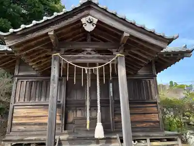 津崎神社の本殿・本堂