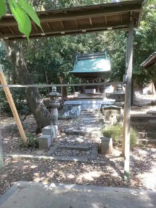 上地八幡宮の末社・摂社