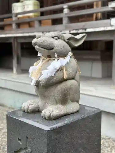 湯倉神社の像