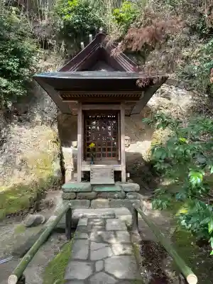 杉本寺の{uncategorized: "未分類", other: "その他", undefined: "問題あり", building: "その他建物", grave: "お墓", sacred_gate: "鳥居", guardian: "狛犬", statue: "像", buddha: "仏像", history: "歴史", nature: "自然", garden: "庭園", animal: "動物", pagoda: "塔", temizu: "手水舎", mountain_gate: "山門・神門", sanctuary: "本殿・本堂", subordinate: "末社・摂社", art: "芸術", scenery: "景色", jizo: "地蔵", ema: "絵馬", goshuin: "御朱印", omikuji: "おみくじ", items: "授与品その他", amulet: "お守り", goshuincho: "御朱印帳", eats: "食事", festival: "お祭り", votive_dance: "神楽", shichigosan: "七五三参", wedding: "結婚式", experience: "体験その他", initially: "初詣", around: "周辺", anti_infection: "感染症対策"}