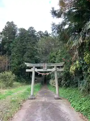 諏訪神社の鳥居