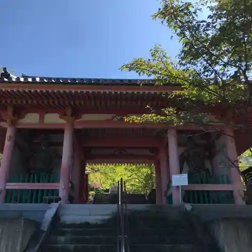 南法華寺（壷阪寺）の山門