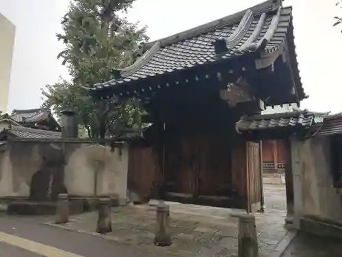 重林寺の山門