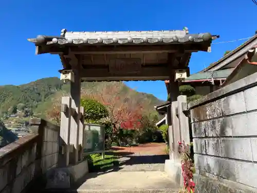 安楽寺の山門