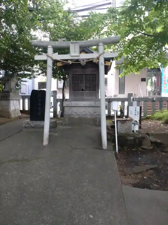 長島神社の{uncategorized: "未分類", other: "その他", undefined: "問題あり", building: "その他建物", grave: "お墓", sacred_gate: "鳥居", guardian: "狛犬", statue: "像", buddha: "仏像", history: "歴史", nature: "自然", garden: "庭園", animal: "動物", pagoda: "塔", temizu: "手水舎", mountain_gate: "山門・神門", sanctuary: "本殿・本堂", subordinate: "末社・摂社", art: "芸術", scenery: "景色", jizo: "地蔵", ema: "絵馬", goshuin: "御朱印", omikuji: "おみくじ", items: "授与品その他", amulet: "お守り", goshuincho: "御朱印帳", eats: "食事", festival: "お祭り", votive_dance: "神楽", shichigosan: "七五三参", wedding: "結婚式", experience: "体験その他", initially: "初詣", around: "周辺", anti_infection: "感染症対策"}