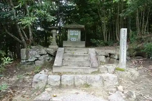 敢國神社の末社