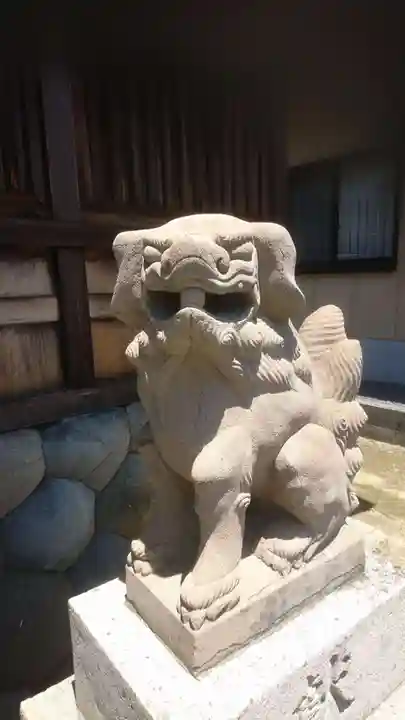 神明社(北方町中島)の狛犬