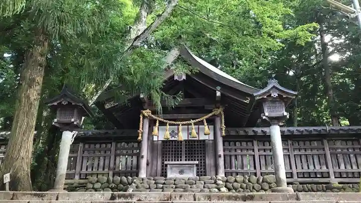 諏訪大社上社前宮の本殿・本堂