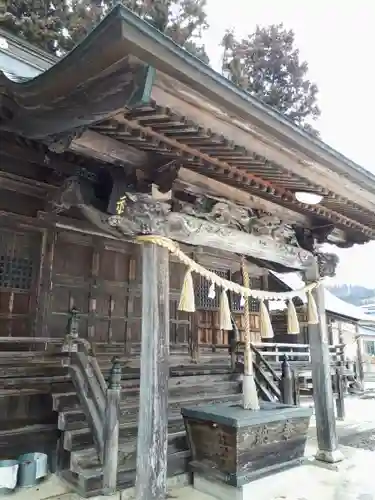 神明社の本殿