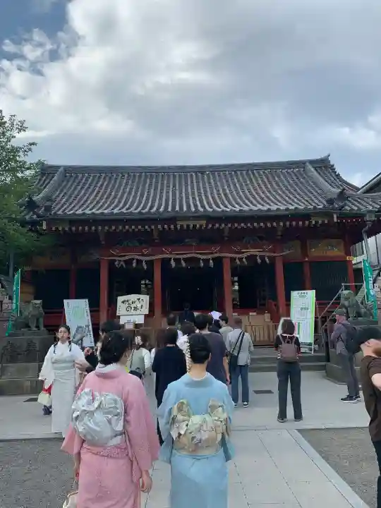 浅草神社の{uncategorized: "未分類", other: "その他", undefined: "問題あり", building: "その他建物", grave: "お墓", sacred_gate: "鳥居", guardian: "狛犬", statue: "像", buddha: "仏像", history: "歴史", nature: "自然", garden: "庭園", animal: "動物", pagoda: "塔", temizu: "手水舎", mountain_gate: "山門・神門", sanctuary: "本殿・本堂", subordinate: "末社・摂社", art: "芸術", scenery: "景色", jizo: "地蔵", ema: "絵馬", goshuin: "御朱印", omikuji: "おみくじ", items: "授与品その他", amulet: "お守り", goshuincho: "御朱印帳", eats: "食事", festival: "お祭り", votive_dance: "神楽", shichigosan: "七五三参", wedding: "結婚式", experience: "体験その他", initially: "初詣", around: "周辺", anti_infection: "感染症対策"}