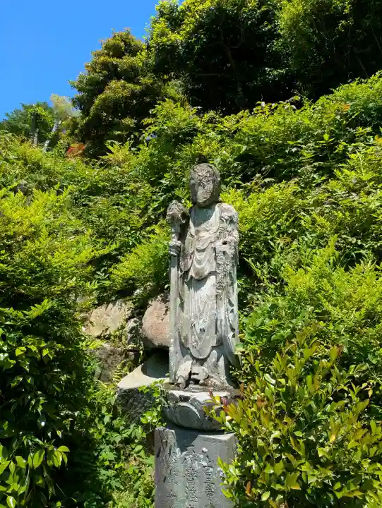 向上庵の{uncategorized: "未分類", other: "その他", undefined: "問題あり", building: "その他建物", grave: "お墓", sacred_gate: "鳥居", guardian: "狛犬", statue: "像", buddha: "仏像", history: "歴史", nature: "自然", garden: "庭園", animal: "動物", pagoda: "塔", temizu: "手水舎", mountain_gate: "山門・神門", sanctuary: "本殿・本堂", subordinate: "末社・摂社", art: "芸術", scenery: "景色", jizo: "地蔵", ema: "絵馬", goshuin: "御朱印", omikuji: "おみくじ", items: "授与品その他", amulet: "お守り", goshuincho: "御朱印帳", eats: "食事", festival: "お祭り", votive_dance: "神楽", shichigosan: "七五三参", wedding: "結婚式", experience: "体験その他", initially: "初詣", around: "周辺", anti_infection: "感染症対策"}