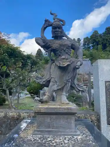 梅渓寺の像