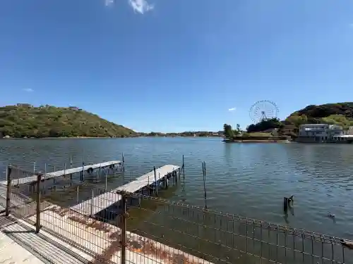 舘山寺の{uncategorized: "未分類", other: "その他", undefined: "問題あり", building: "その他建物", grave: "お墓", sacred_gate: "鳥居", guardian: "狛犬", statue: "像", buddha: "仏像", history: "歴史", nature: "自然", garden: "庭園", animal: "動物", pagoda: "塔", temizu: "手水舎", mountain_gate: "山門・神門", sanctuary: "本殿・本堂", subordinate: "末社・摂社", art: "芸術", scenery: "景色", jizo: "地蔵", ema: "絵馬", goshuin: "御朱印", omikuji: "おみくじ", items: "授与品その他", amulet: "お守り", goshuincho: "御朱印帳", eats: "食事", festival: "お祭り", votive_dance: "神楽", shichigosan: "七五三参", wedding: "結婚式", experience: "体験その他", initially: "初詣", around: "周辺", anti_infection: "感染症対策"}