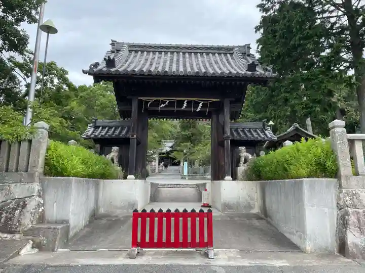 黒岡神社の山門・神門