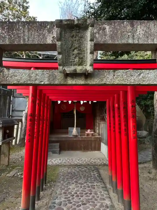 橿森神社の{uncategorized: "未分類", other: "その他", undefined: "問題あり", building: "その他建物", grave: "お墓", sacred_gate: "鳥居", guardian: "狛犬", statue: "像", buddha: "仏像", history: "歴史", nature: "自然", garden: "庭園", animal: "動物", pagoda: "塔", temizu: "手水舎", mountain_gate: "山門・神門", sanctuary: "本殿・本堂", subordinate: "末社・摂社", art: "芸術", scenery: "景色", jizo: "地蔵", ema: "絵馬", goshuin: "御朱印", omikuji: "おみくじ", items: "授与品その他", amulet: "お守り", goshuincho: "御朱印帳", eats: "食事", festival: "お祭り", votive_dance: "神楽", shichigosan: "七五三参", wedding: "結婚式", experience: "体験その他", initially: "初詣", around: "周辺", anti_infection: "感染症対策"}