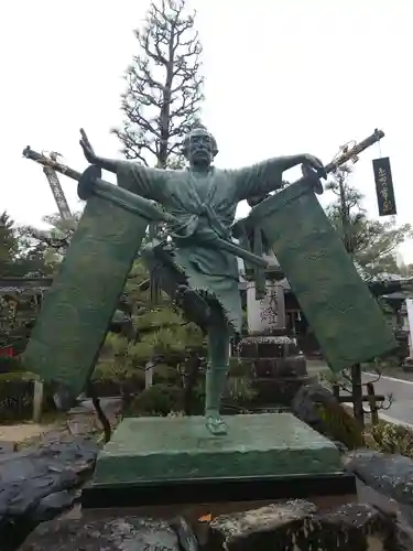 大井神社の像